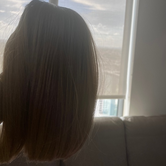 NWT- Outre Lace Part Blk Root Blonde Wig - Picture 3 of 5